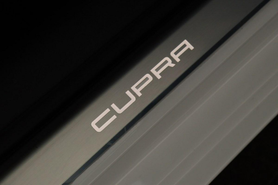 CUPRA Leon 1.4 e-Hybrid VZ | 245pk | Stoel & stuurverwarming | Camera | Sportstoelen | Navigatie | Keyless | Full LED