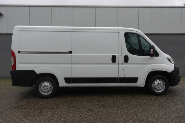 Peugeot Boxer 335 2.0 BlueHDI L2H1 | 160pk | *€355 p/mnd | Premium | A. CAMERA | AIRCO | CRUISE | *NAV* | BETIMMERING | 2.500kg trekgw.