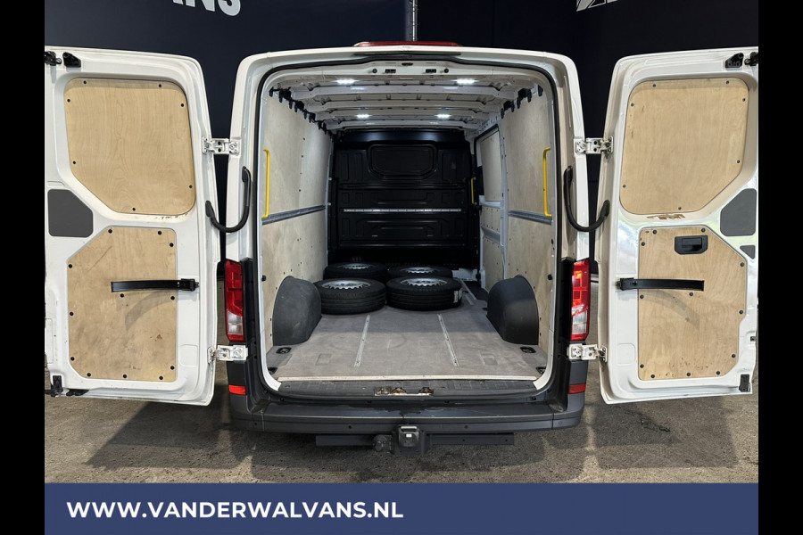 Volkswagen Crafter 2.0 TDI 140pk L3H2 (oude L2H1) Euro6 Airco | Navigatie | Apple Carplay | Android auto parkeersensoren, 3000kg trekvermogen