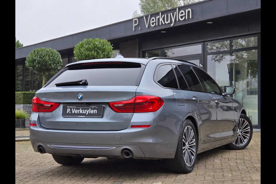 BMW 5 Serie 520i SPORTLINE I PANORAMA I SPORTSTOELEN I CAMERA I TREKHAAK I