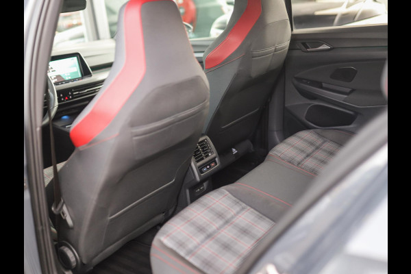 Volkswagen Golf 2.0 TSI GTI | Camera | Schaalstoelen | 19" LM | Harman Kardon | IQ Light