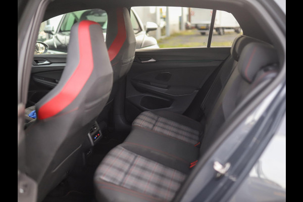 Volkswagen Golf 2.0 TSI GTI | Camera | Schaalstoelen | 19" LM | Harman Kardon | IQ Light