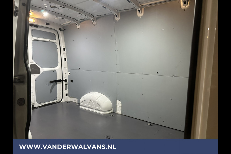 Volkswagen Crafter 2.0 TDI 140pk L3H3 Euro6 Airco | Navigatie | Cruisecontrol | Apple Carplay Parkeersensoren, Chauffeursstoel, Bijrijdersbank, Verwarmde voorruit, 3000kg Trekvermogen