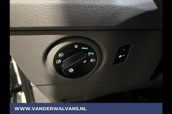 Volkswagen Crafter 2.0 TDI 140pk L3H3 Euro6 Airco | Navigatie | Cruisecontrol | Apple Carplay Parkeersensoren, Chauffeursstoel, Bijrijdersbank, Verwarmde voorruit, 3000kg Trekvermogen