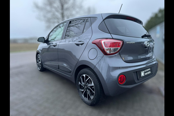 Hyundai i10 1.0i Premium GROOT SCHERM / PARKEERSENSOREN / LMV / STOELVERW. / STUURVERW. / 4-SEIZOENENBANDEN