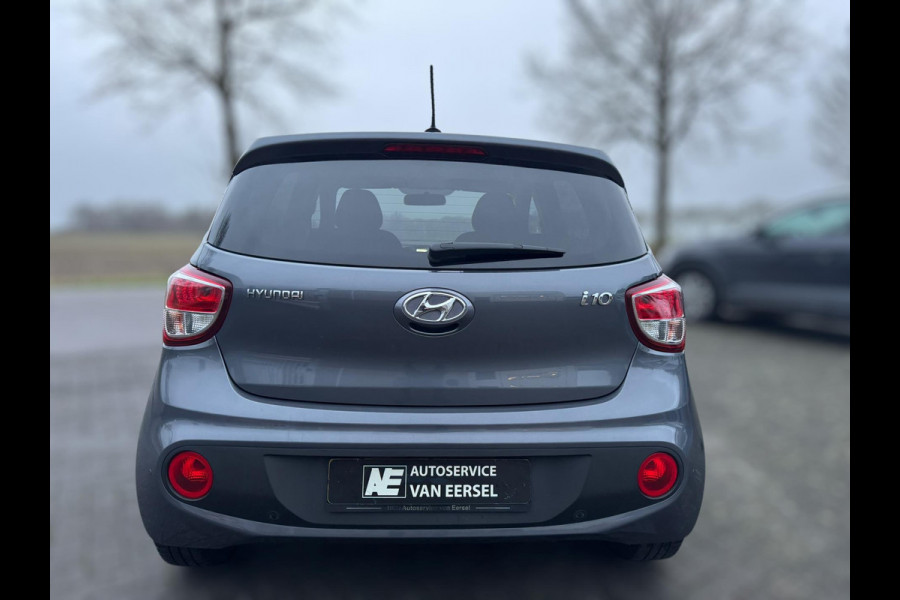 Hyundai i10 1.0i Premium GROOT SCHERM / PARKEERSENSOREN / LMV / STOELVERW. / STUURVERW. / 4-SEIZOENENBANDEN