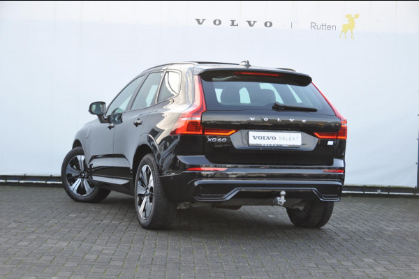 Volvo XC60 T6 350PK Long Range AWD Plus Dark / Panoramisch schuif-kantel dak / Lederen bekleding / Elektrisch bedienbare voorstoelen met geheugen / 360 Camera / Stoelverwarming voor en achter / Apple Carplay / Trekhaak / BLIS /