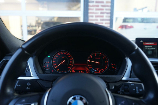 BMW 3 Serie Touring 318i M Sport Leer Navi Cruise NAP