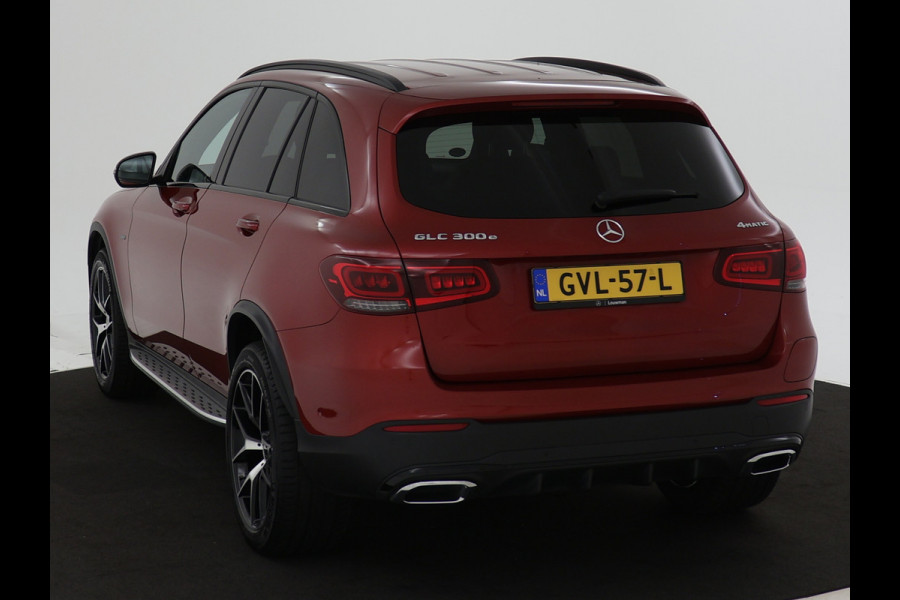 Mercedes-Benz GLC 300 e AMG Plug-In Hybride | Achteruitrijcamera | Apple Carplay | Nightpakket | Stoelverwarming | Inclusief 24 maanden MB Certified garantie voor Europa.