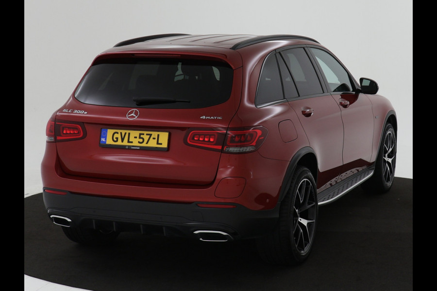 Mercedes-Benz GLC 300 e AMG Plug-In Hybride | Achteruitrijcamera | Apple Carplay | Nightpakket | Stoelverwarming | Inclusief 24 maanden MB Certified garantie voor Europa.