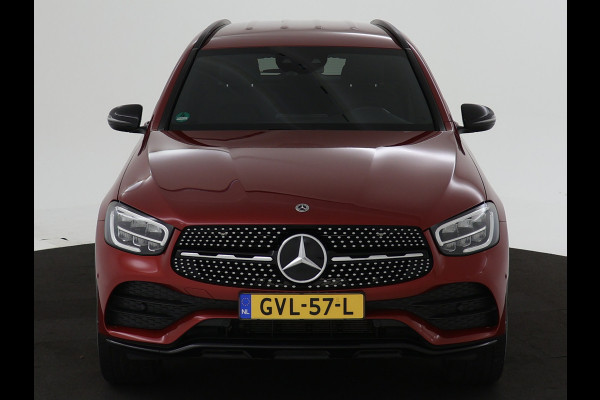 Mercedes-Benz GLC 300 e AMG Plug-In Hybride | Achteruitrijcamera | Apple Carplay | Nightpakket | Stoelverwarming | Inclusief 24 maanden MB Certified garantie voor Europa.