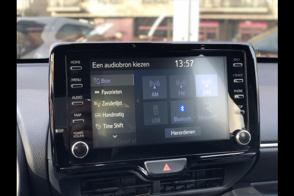 Toyota Yaris 1.5 Hybrid Executive | Dodehoekherkenning, Parkeersensoren, Stoelverwarming, Head up display, Keyless, 16 inch