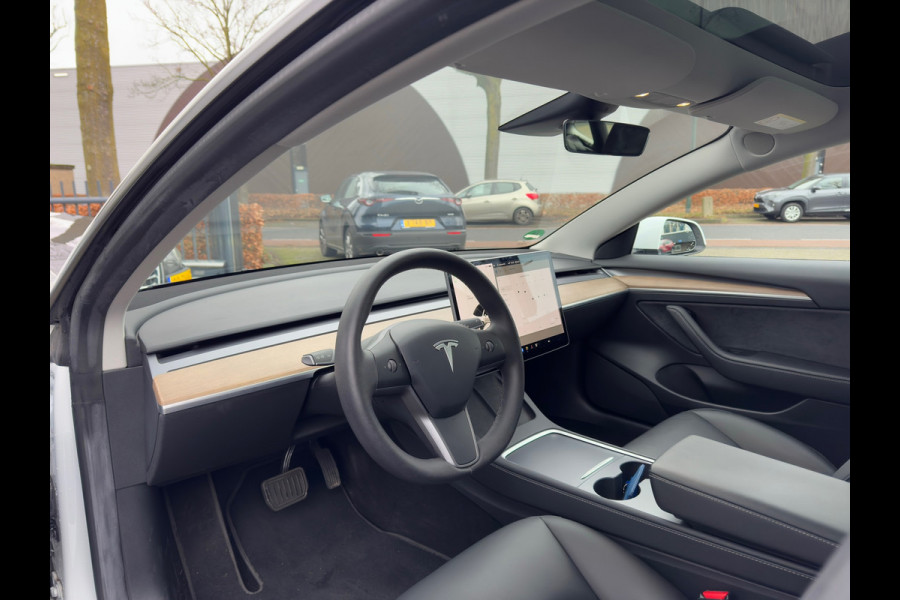 Tesla Model 3 Standard RWD Plus 60 kWh VAN 30.900 VOOR 28.770 EINDEJAARSVOORDEEL 2.130,- | AUTOPILOT