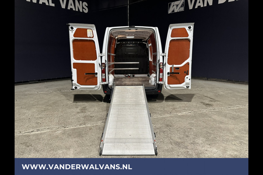 Renault Master 2.3dCi 136pk L2H2 Euro6 Airco | LED | Navigatie | 2500kg Trekhaak cruisecontrol, parkeersensoren, oprijplaat, bijrijdersbank