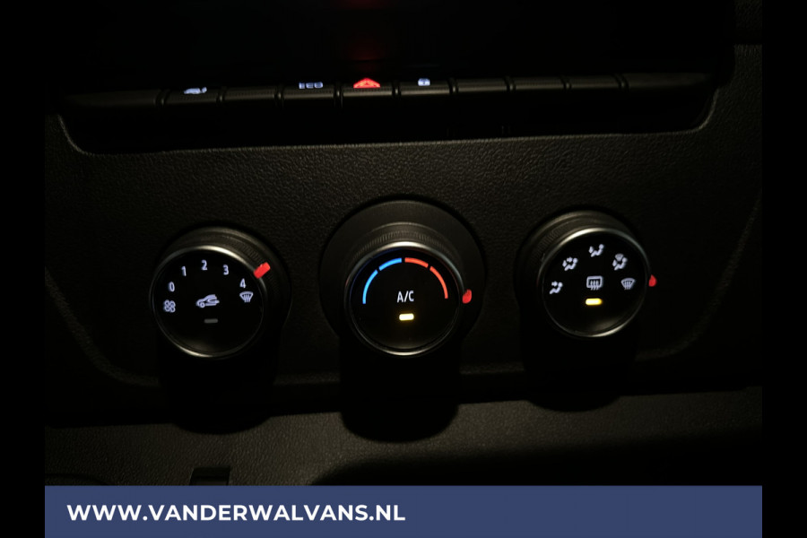 Renault Master 2.3dCi 136pk L2H2 Euro6 Airco | LED | Navigatie | 2500kg Trekhaak cruisecontrol, parkeersensoren, oprijplaat, bijrijdersbank