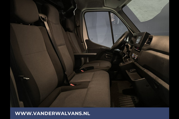 Renault Master 2.3dCi 136pk L2H2 Euro6 Airco | LED | Navigatie | 2500kg Trekhaak cruisecontrol, parkeersensoren, oprijplaat, bijrijdersbank