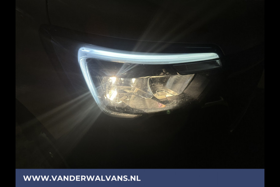 Renault Master 2.3dCi 136pk L2H2 Euro6 Airco | LED | Navigatie | 2500kg Trekhaak cruisecontrol, parkeersensoren, oprijplaat, bijrijdersbank