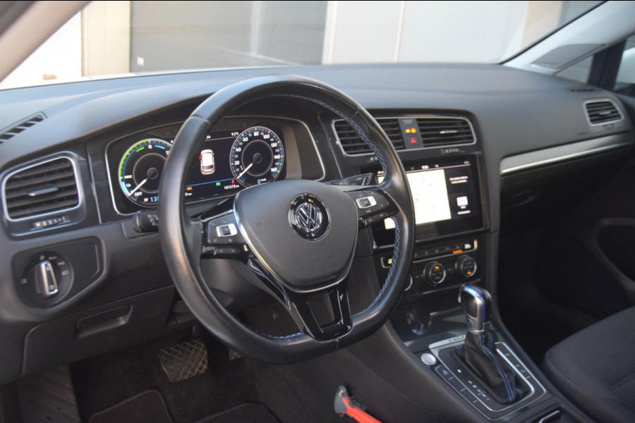 Volkswagen e-Golf Golf Camera/Stoelverwarming/Digi cockpit/ Warmtepomp/Keyless/DAB