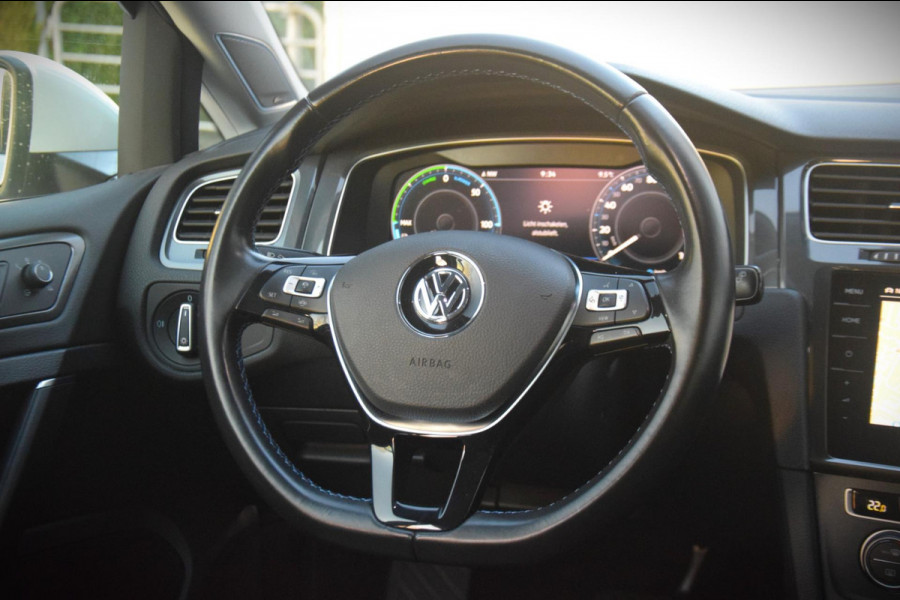 Volkswagen e-Golf Golf Camera/Stoelverwarming/Digi cockpit/ Warmtepomp/Keyless/DAB