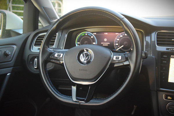 Volkswagen e-Golf Golf Camera/Stoelverwarming/Digi cockpit/ Warmtepomp/Keyless/DAB