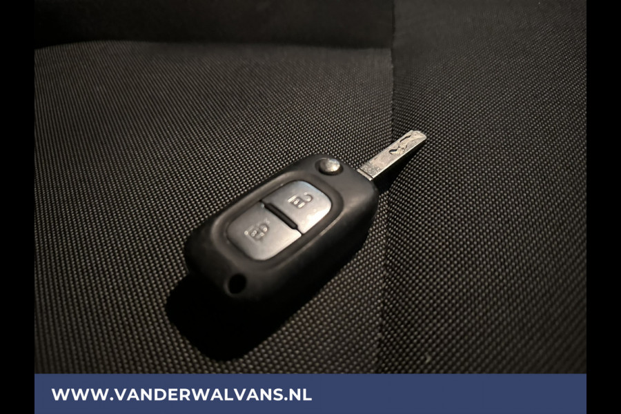 Renault Master 2.3 dCi 136pk L2H2 Euro6 Airco | Navigatie | Camera | 2500kg Trekhaak cruisecontrol, parkeersensoren, LED, bijrijdersbank