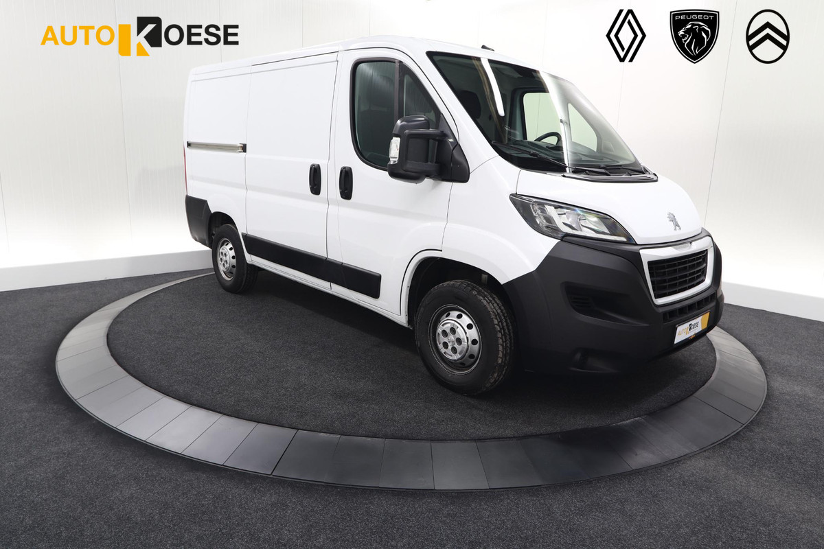 Peugeot Boxer 330 2.2 BlueHDi 120 L1H1 Premium | Trekhaak | Camera | Betimmering Laadruimte | Navigatie