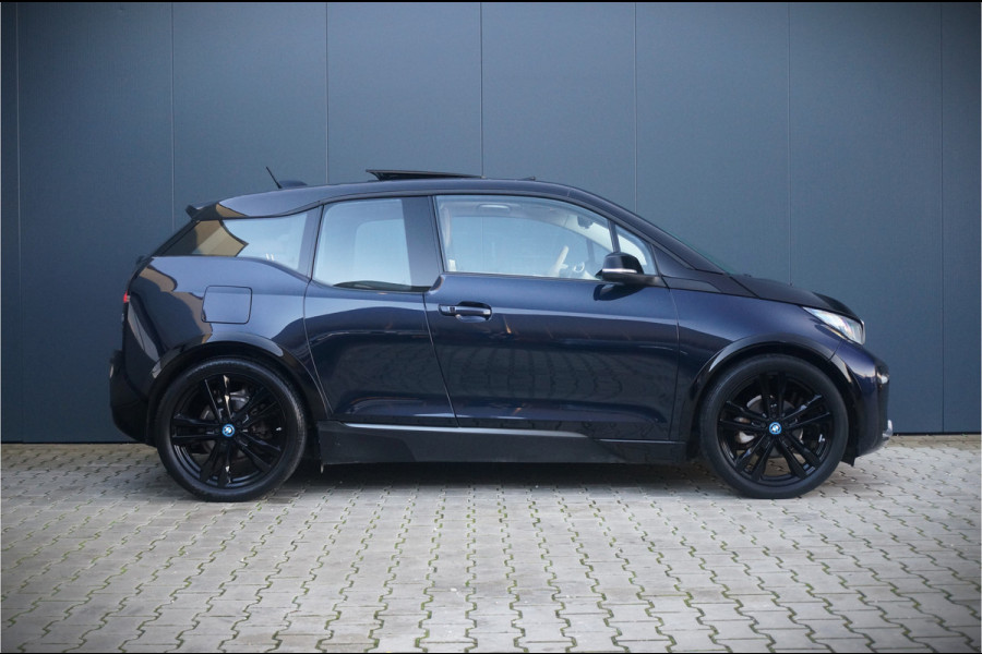 BMW i3 S Executive Edition 120Ah 42 kWh | Panoramadak | Leer | Warmtepomp | Adaptive Cruise Control | Navigatie | Keyless | Parkeersensoren | Stoelverwarming | Camera | Dealer Onderhouden | NAP | BTW