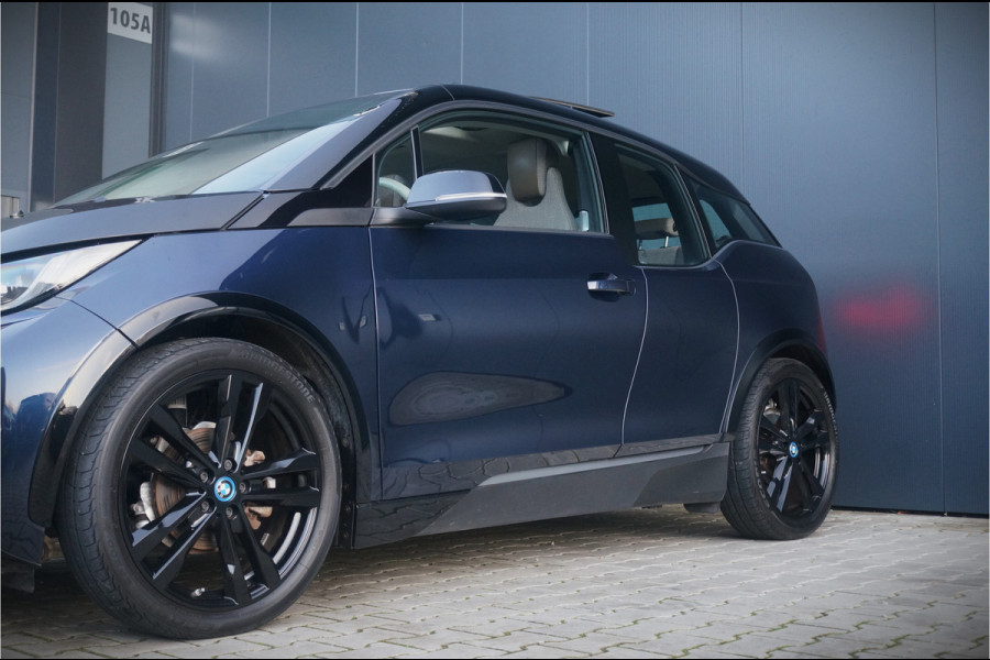 BMW i3 S Executive Edition 120Ah 42 kWh | Panoramadak | Leer | Warmtepomp | Adaptive Cruise Control | Navigatie | Keyless | Parkeersensoren | Stoelverwarming | Camera | Dealer Onderhouden | NAP | BTW