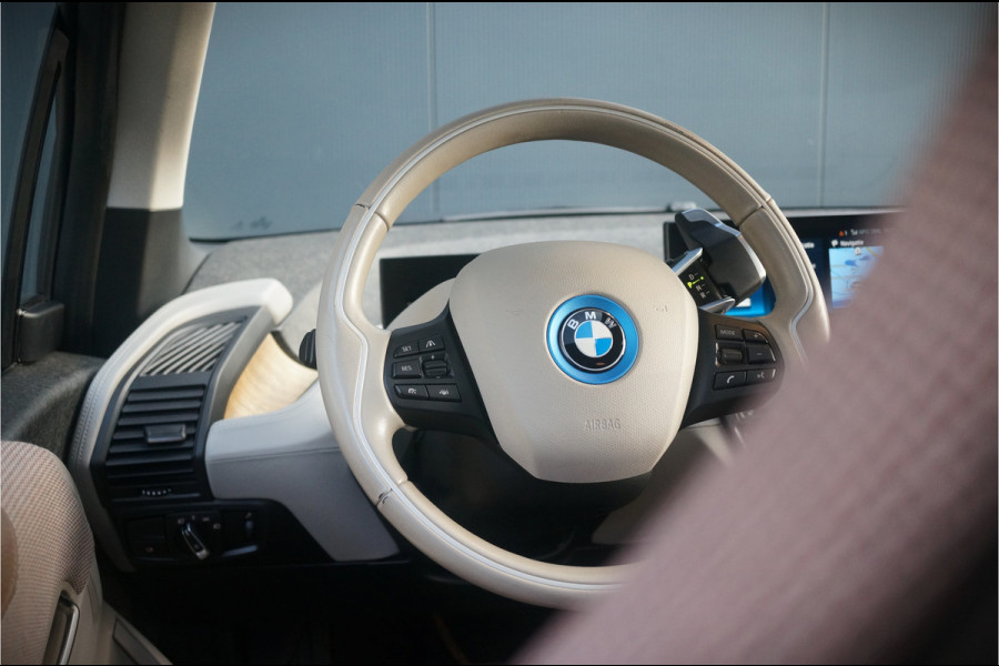 BMW i3 S Executive Edition 120Ah 42 kWh | Panoramadak | Leer | Warmtepomp | Adaptive Cruise Control | Navigatie | Keyless | Parkeersensoren | Stoelverwarming | Camera | Dealer Onderhouden | NAP | BTW