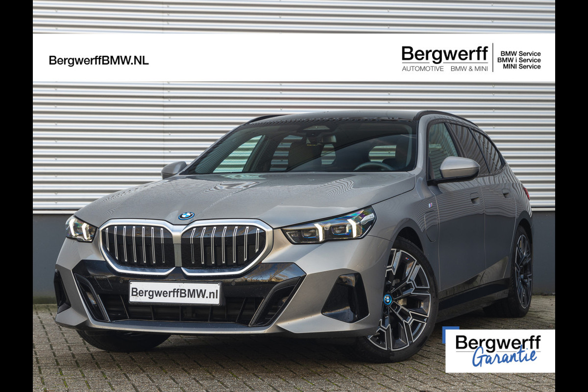 BMW 5 Serie Touring 530e M-Sport - Pano - Trekhaak - Driving Assistant Plus - Harman Kardon