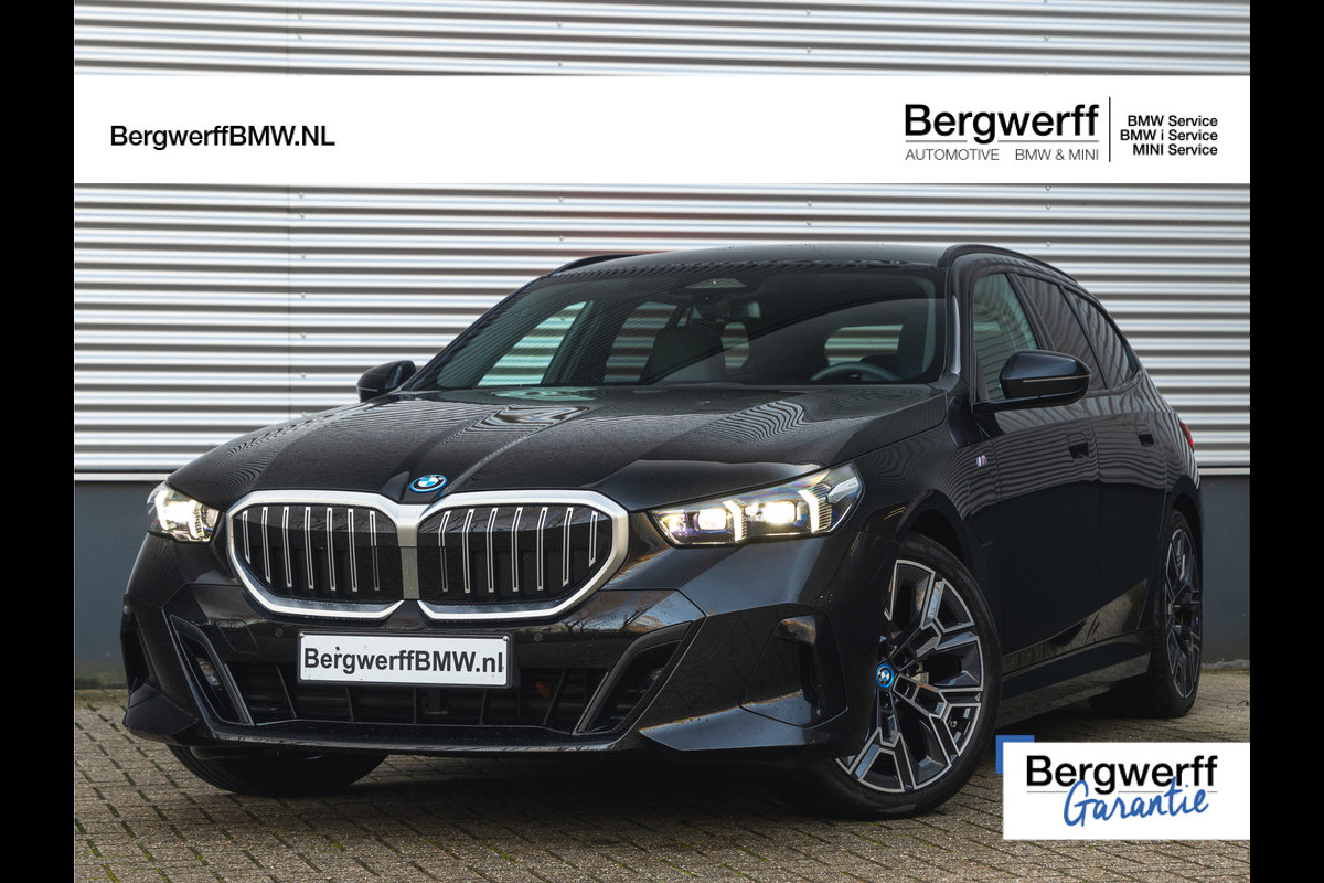 BMW 5 Serie Touring 530e M-Sport - Pano - Trekhaak - Driving Assistant Plus - Harman Kardon