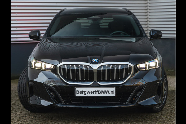 BMW 5 Serie Touring 530e M-Sport - Pano - Trekhaak - Driving Assistant Plus - Harman Kardon