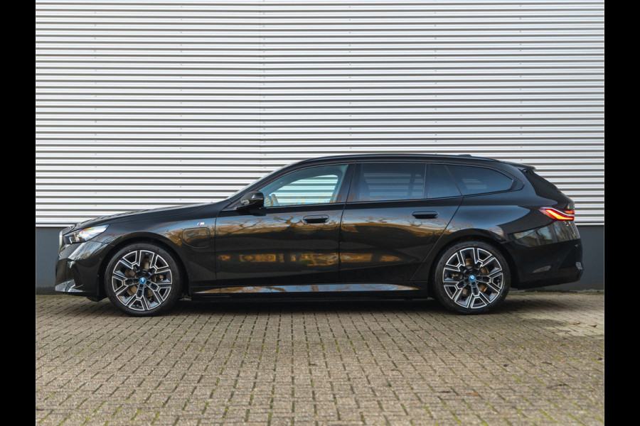 BMW 5 Serie Touring 530e M-Sport - Pano - Trekhaak - Driving Assistant Plus - Harman Kardon