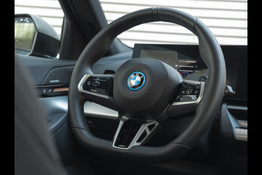 BMW 5 Serie Touring 530e M-Sport - Pano - Trekhaak - Driving Assistant Plus - Harman Kardon