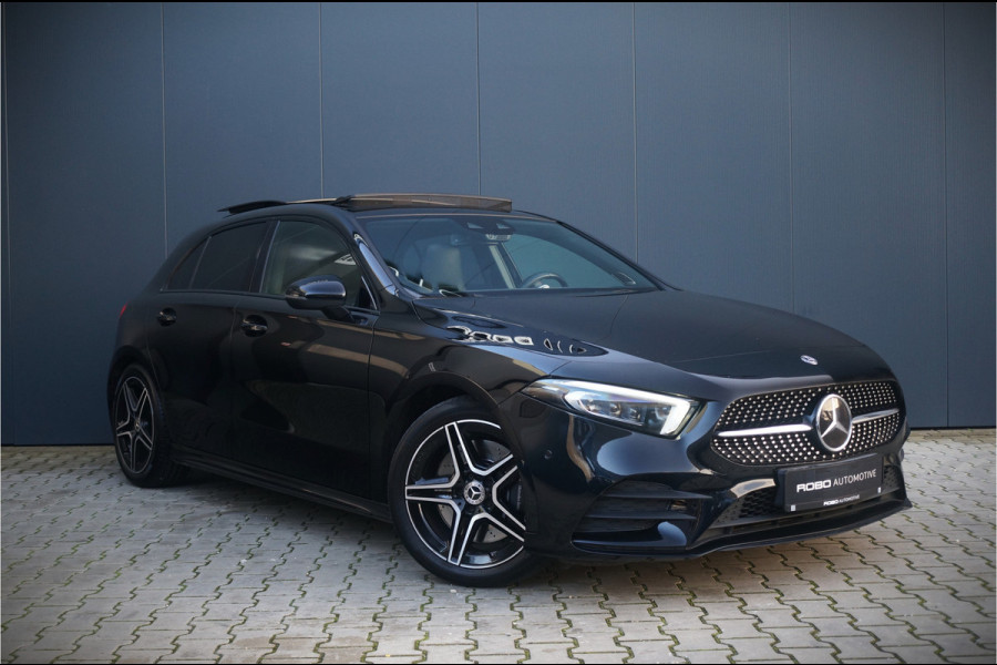 Mercedes-Benz A-Klasse 250 Premium Plus | Panoramadak | Burmester | Stoelverwarming | Camera | Head-Up Display | Apple Carplay | Ambiance Verlichting | Night Pakket | Keyless |