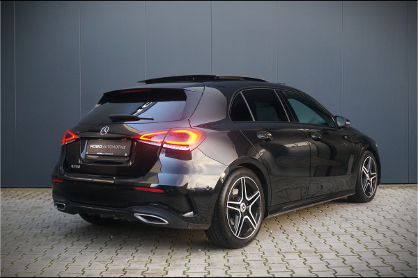 Mercedes-Benz A-Klasse 250 Premium Plus | Panoramadak | Burmester | Stoelverwarming | Camera | Head-Up Display | Apple Carplay | Ambiance Verlichting | Night Pakket | Keyless |