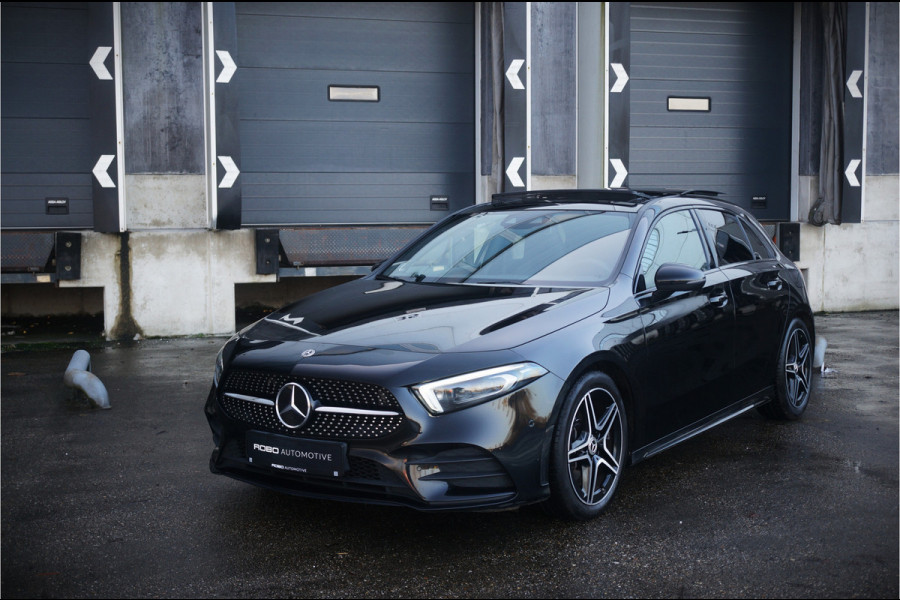 Mercedes-Benz A-Klasse 250 Premium Plus | Panoramadak | Burmester | Stoelverwarming | Camera | Head-Up Display | Apple Carplay | Ambiance Verlichting | Night Pakket | Keyless |