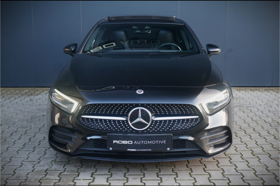 Mercedes-Benz A-Klasse 250 Premium Plus | Panoramadak | Burmester | Stoelverwarming | Camera | Head-Up Display | Apple Carplay | Ambiance Verlichting | Night Pakket | Keyless |