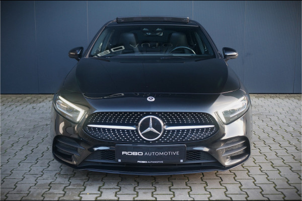 Mercedes-Benz A-Klasse 250 Premium Plus | Panoramadak | Burmester | Stoelverwarming | Camera | Head-Up Display | Apple Carplay | Ambiance Verlichting | Night Pakket | Keyless |