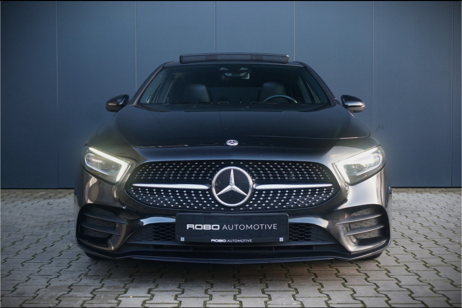 Mercedes-Benz A-Klasse 250 Premium Plus | Panoramadak | Burmester | Stoelverwarming | Camera | Head-Up Display | Apple Carplay | Ambiance Verlichting | Night Pakket | Keyless |