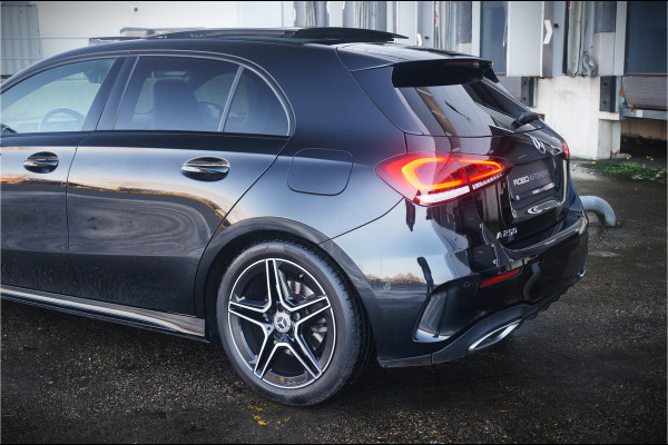 Mercedes-Benz A-Klasse 250 Premium Plus | Panoramadak | Burmester | Stoelverwarming | Camera | Head-Up Display | Apple Carplay | Ambiance Verlichting | Night Pakket | Keyless |