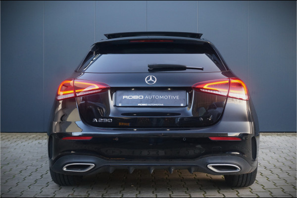 Mercedes-Benz A-Klasse 250 Premium Plus | Panoramadak | Burmester | Stoelverwarming | Camera | Head-Up Display | Apple Carplay | Ambiance Verlichting | Night Pakket | Keyless |