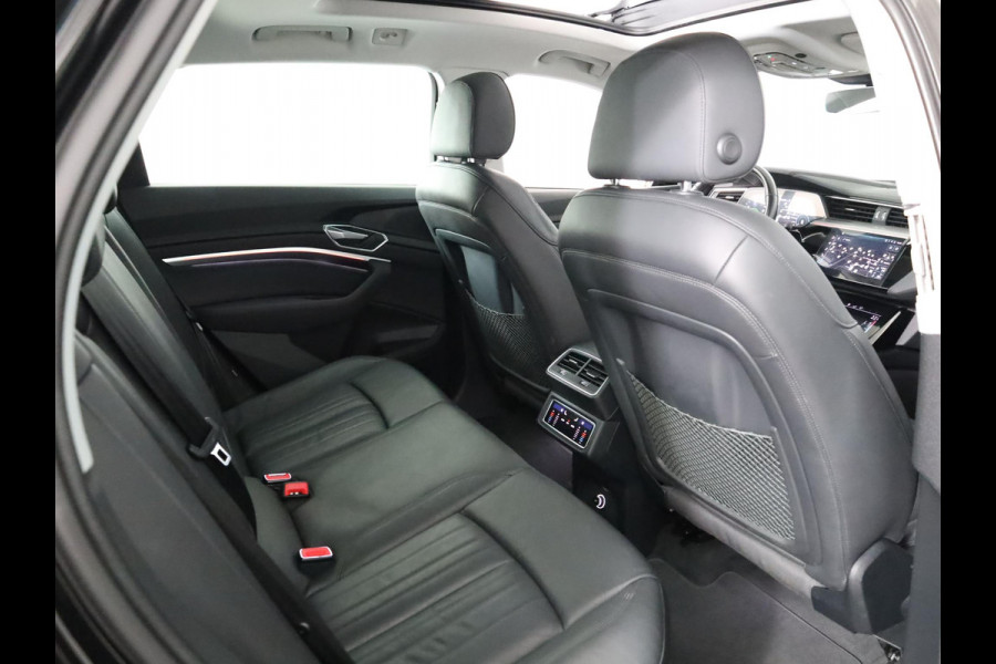 Audi e-tron 50 quattro Business edition Plus 71 kWh 313pk | Navigatie | Panoramadak | Trekhaak (afneembaar) | Lederen bekleding | Assistentiepakket Tour | Elektrisch verstelbare voorstoelen |