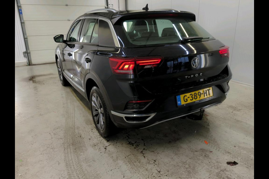 Volkswagen T-Roc 1.5 TSI 150pk DSG Sport Trekhaak Navigatie Parkeersensoren Cruise Control Ledverlichting Lichtmetalen velgen Climate Control