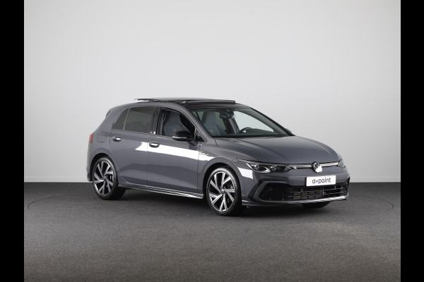 Volkswagen Golf 1.5 eTSI R-Line Business 150 pk Automaat (DSG) | Navigatie | Panoramadak | Parkeersensoren | Stoelverwarming | Matrix LED koplampen | Black Style pakket |