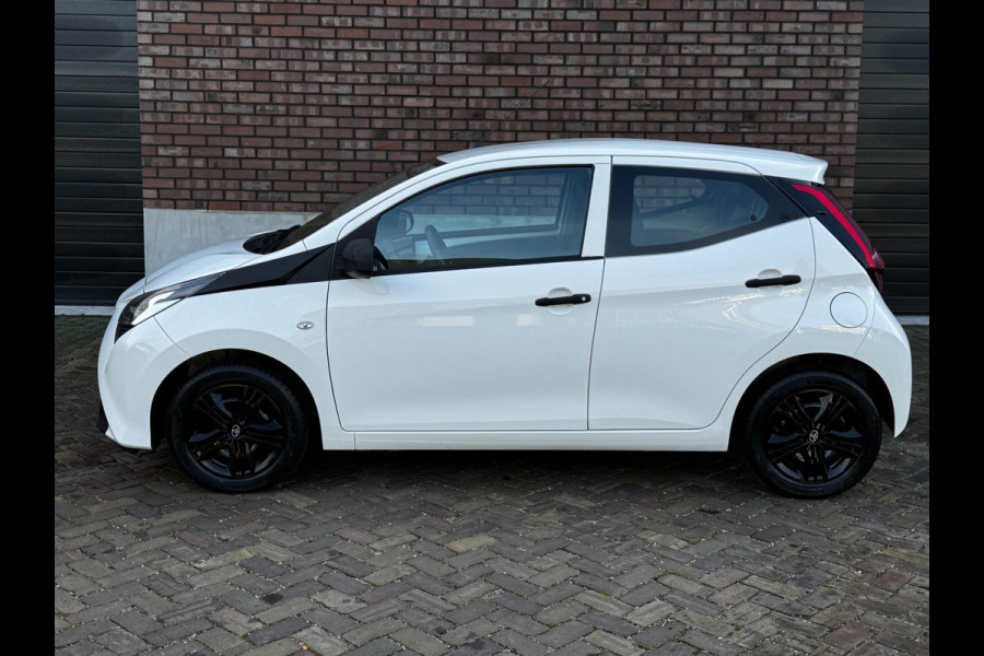 Toyota Aygo 1.0 VVT-i x-fun / Airco / C.V. met afstandsbediening + Elek. Pakket / 1e Eigenaar / NED-Aygo