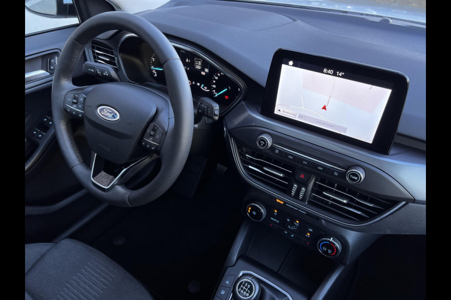 Ford FOCUS Wagon 1.0 EcoBoost / Panoramadak / Navigatie + Camera / Stoel + Stuurverwarming / Apple Carplay & Android Auto