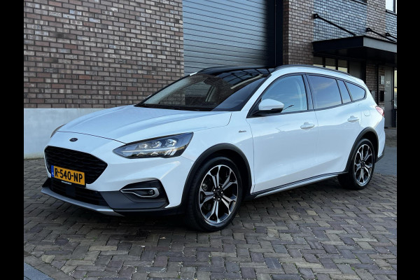 Ford FOCUS Wagon 1.0 EcoBoost / Panoramadak / Navigatie + Camera / Stoel + Stuurverwarming / Apple Carplay & Android Auto