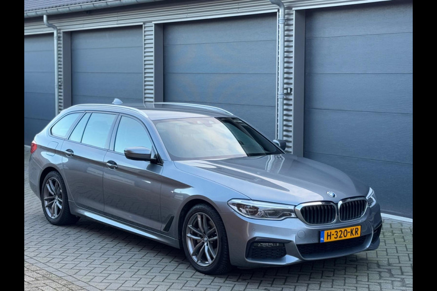 BMW 5 Serie Touring 520i High Executive M -SPORT pakket, lederen sportinterieur, trekhaak, NL auto met nap