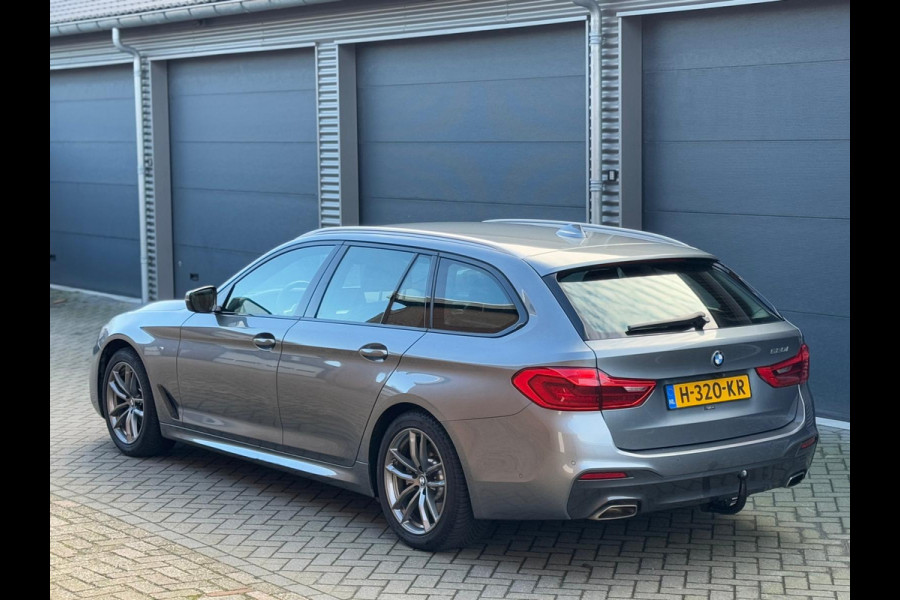 BMW 5 Serie Touring 520i High Executive M -SPORT pakket, lederen sportinterieur, trekhaak, NL auto met nap